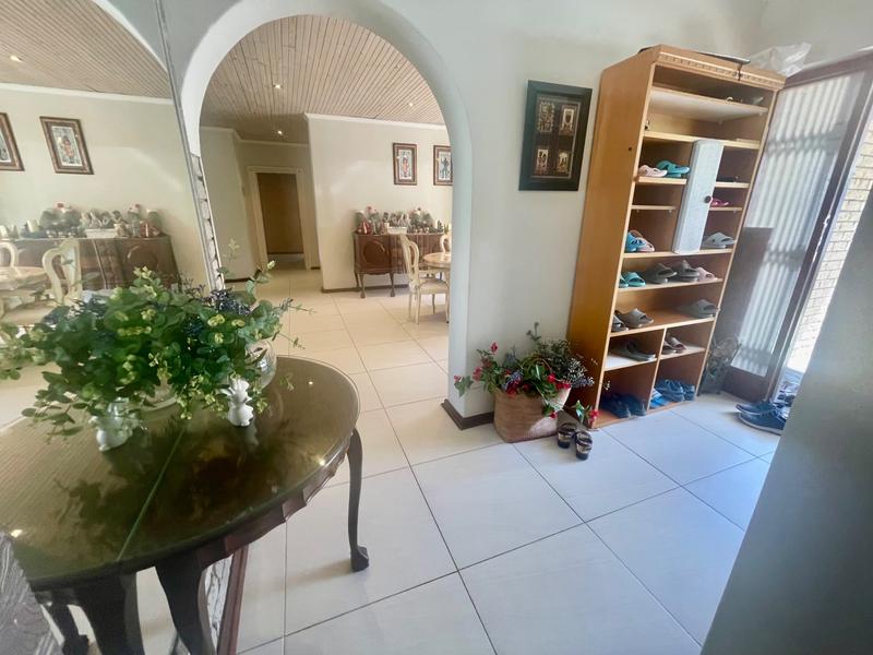 To Let 4 Bedroom Property for Rent in Plattekloof Western Cape